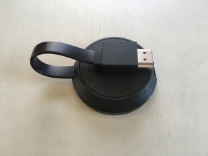chromecast ultra本体と磁石付きのHDMIコネクタ